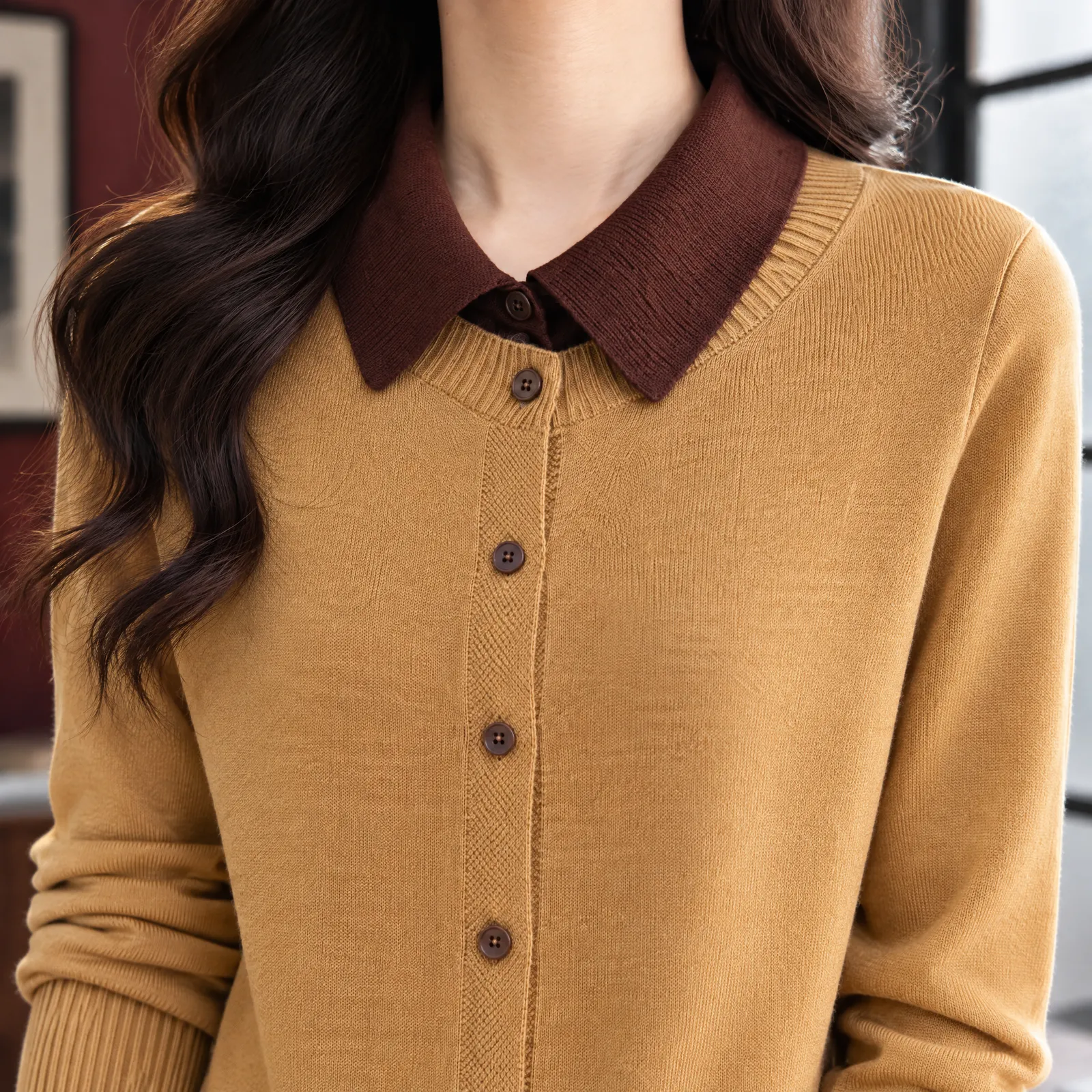 Cotswold Polo Cardigan: detail photograph of the selected source color