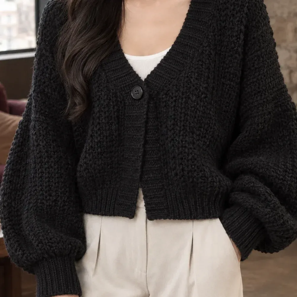 Morwenna Chunky Cardigan — Black construction detail