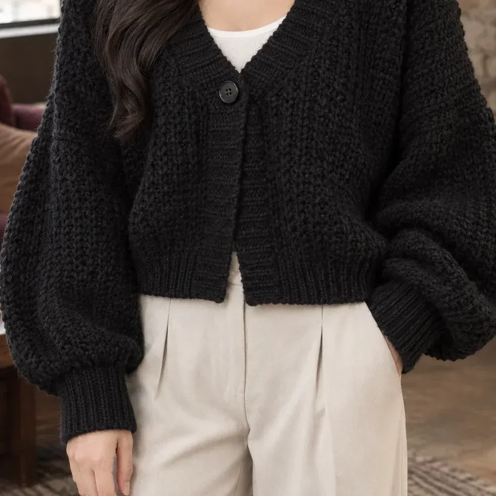Morwenna Chunky Cardigan — Black garment detail